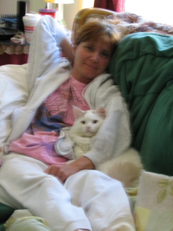 Tammy and her favorite cat-Tamwildfire@hotmail.com