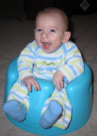 Dominic in bumbo