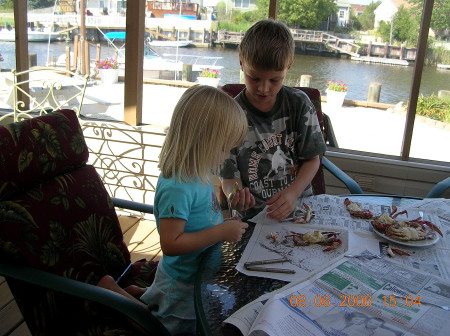 Aleks & Kirsten Eating Crabs