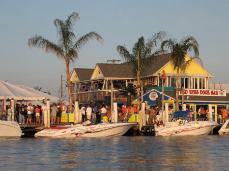 Red Eyes Dock Bar