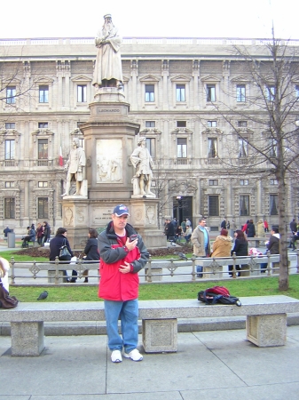 Milano, Italia 2006 - Statue of Leonardo & Kev