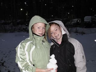 Kayla & Saxon build a snowman
