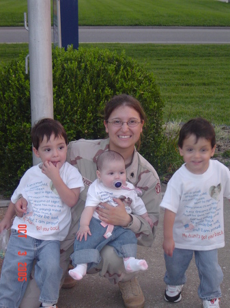 With my niece and nephews at Iraq Homecoming