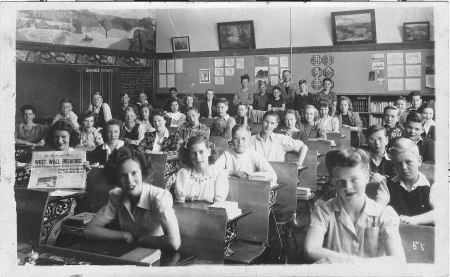 GRADE EIGHT CLASS 1943