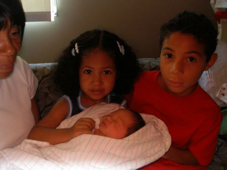 Saimyah and Reontay holding new born
