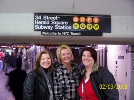 Laura, Iolet and me in NYC, baby!