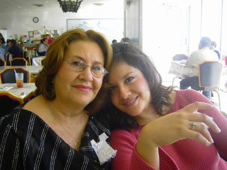 Mami & me at Edith's Baby-Shower