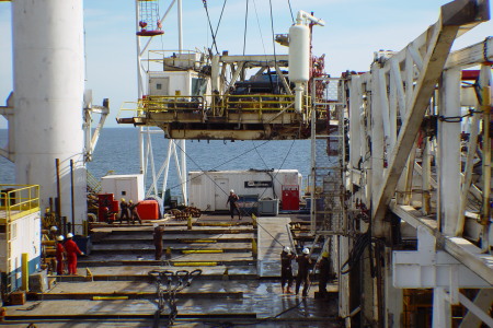 Spotting the rig floor on deck