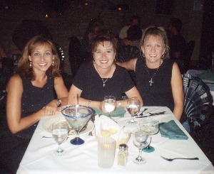 Rachel, Jolyn and Heidi out to dinner in Dallas