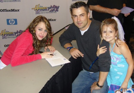 Daddy and Daughter get to meet Miley