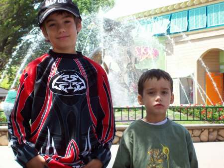 boys at marineworld