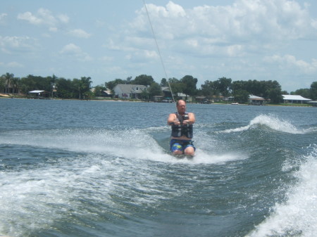 Knee boarding