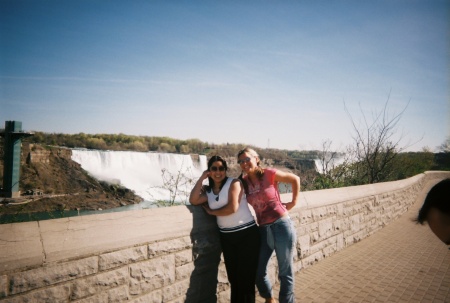 fun with friends at Niagara Falls