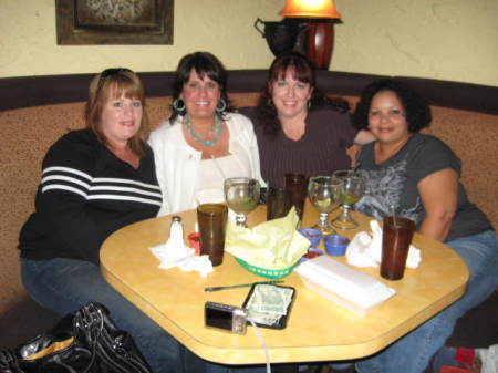 Tammy, Debbie, me and Rainey Nov 2008