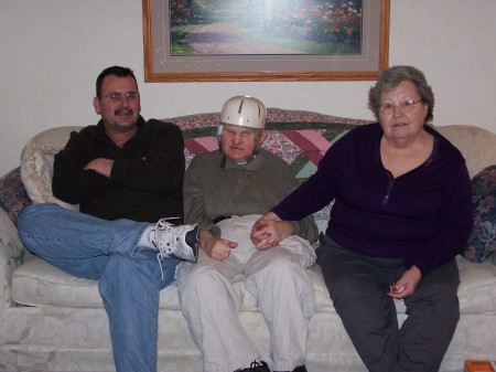 Hubby,Rich,his bro & his mom-Christmas '08