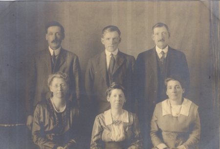 Abt 1900--Hugh Savage, 1882-1962 and Siblings