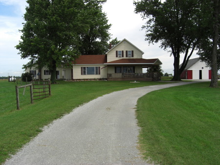 my house looking up the driveway