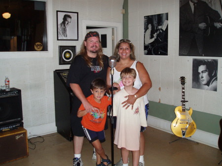 The whole Famn Damily at Sun Records in Memphis