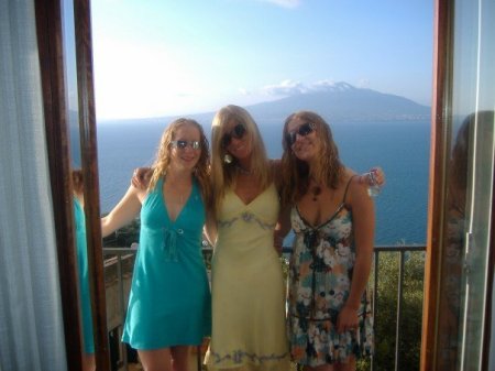 sisters in italy