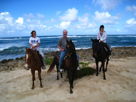 Horseback riding w girls at Northshore Oahu