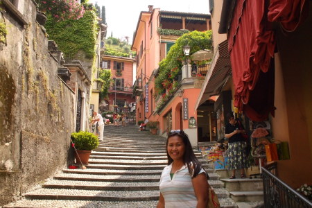 Mariel shopping in Bellagio