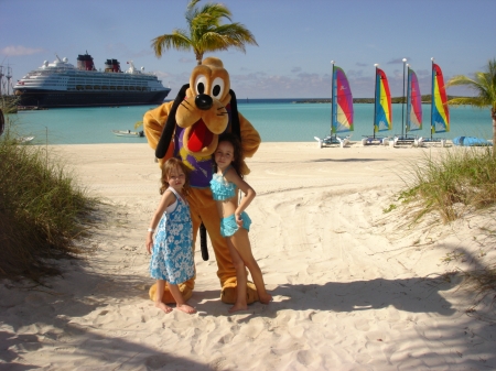 Emily and Clara with Goofy