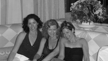 Betty, Robyn & I in Greece '06