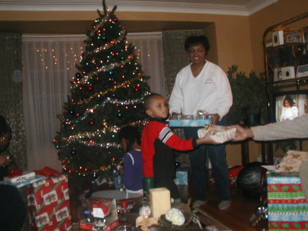 Xmas04, Mom and Errol