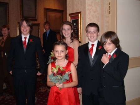 5 kids at a wedding