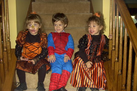 Kennedy , Ethan , Demi   TRICK OR TREAT TRIPLETS