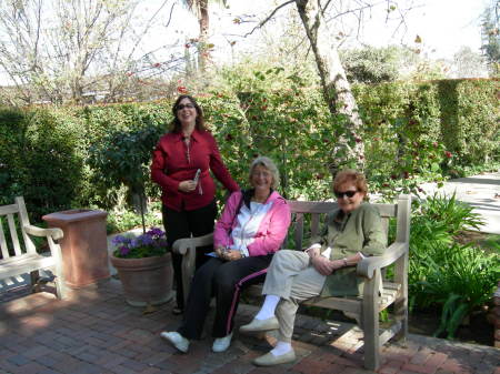 Hedy, Linda & Mom