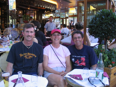 Friends at Paris sidewalk cafe