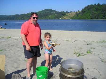 My younger daughter Maddie (and her Papa) getting ready to put Mr. Crab in the boiling water!