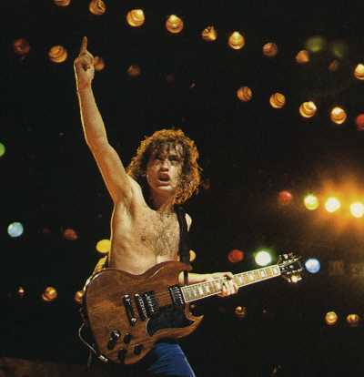 58941_angus_young_01jpg