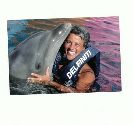 joelle & dolphin