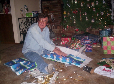 Me wrappin'Christmas gifts