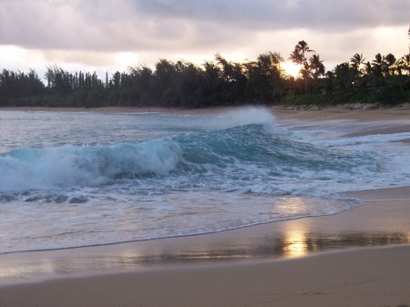 sunrise at Tunnels beach