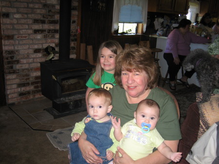 Lynda and her 3 little granddaughters