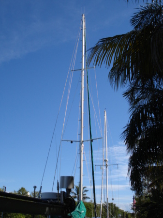The sale boat Mast 65' tall