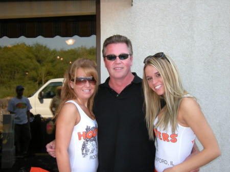 Hooter's Girls