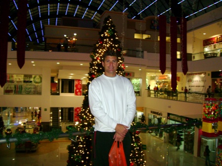 marty in mall in zona 7