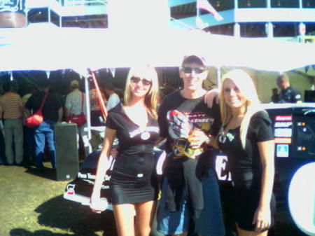 jack daniels girls at lowes motor speedway