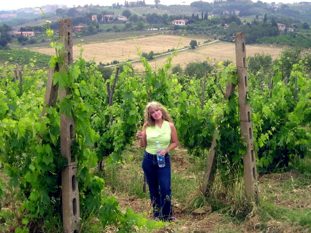 trudy_in_vineyard