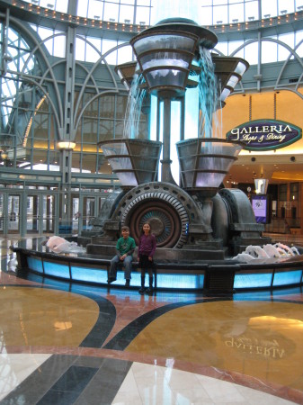 Savannah & Derek Niagara Falls Hotel Fountain