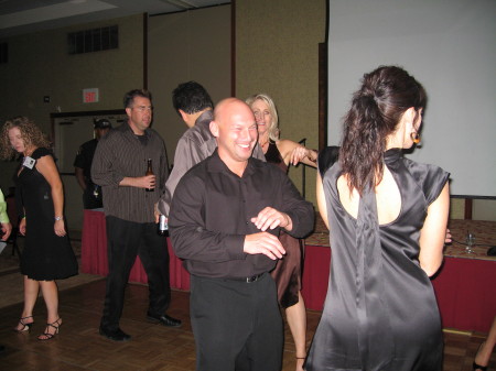 Robert Nuse dancin with his girlfriend Teresa