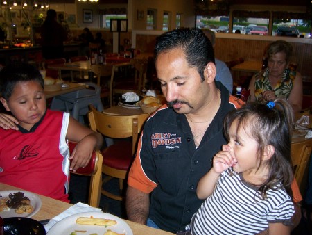 Jimmy, Jhawn, Mom & Mikayla 2007