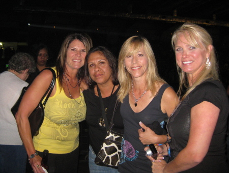 Rhonda,Norma,me,Donna at Boston concert