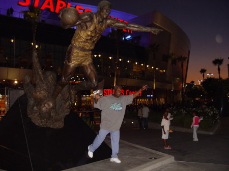 Tyrone and Magic Johnson's statue at Staples