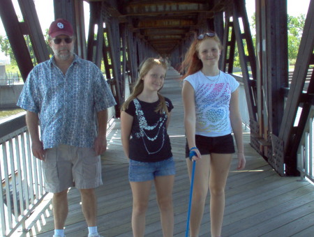 Bill, Cathy & Marghe Tulsa bridge Aug 08