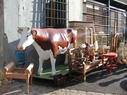 Paris fleamarket cow
